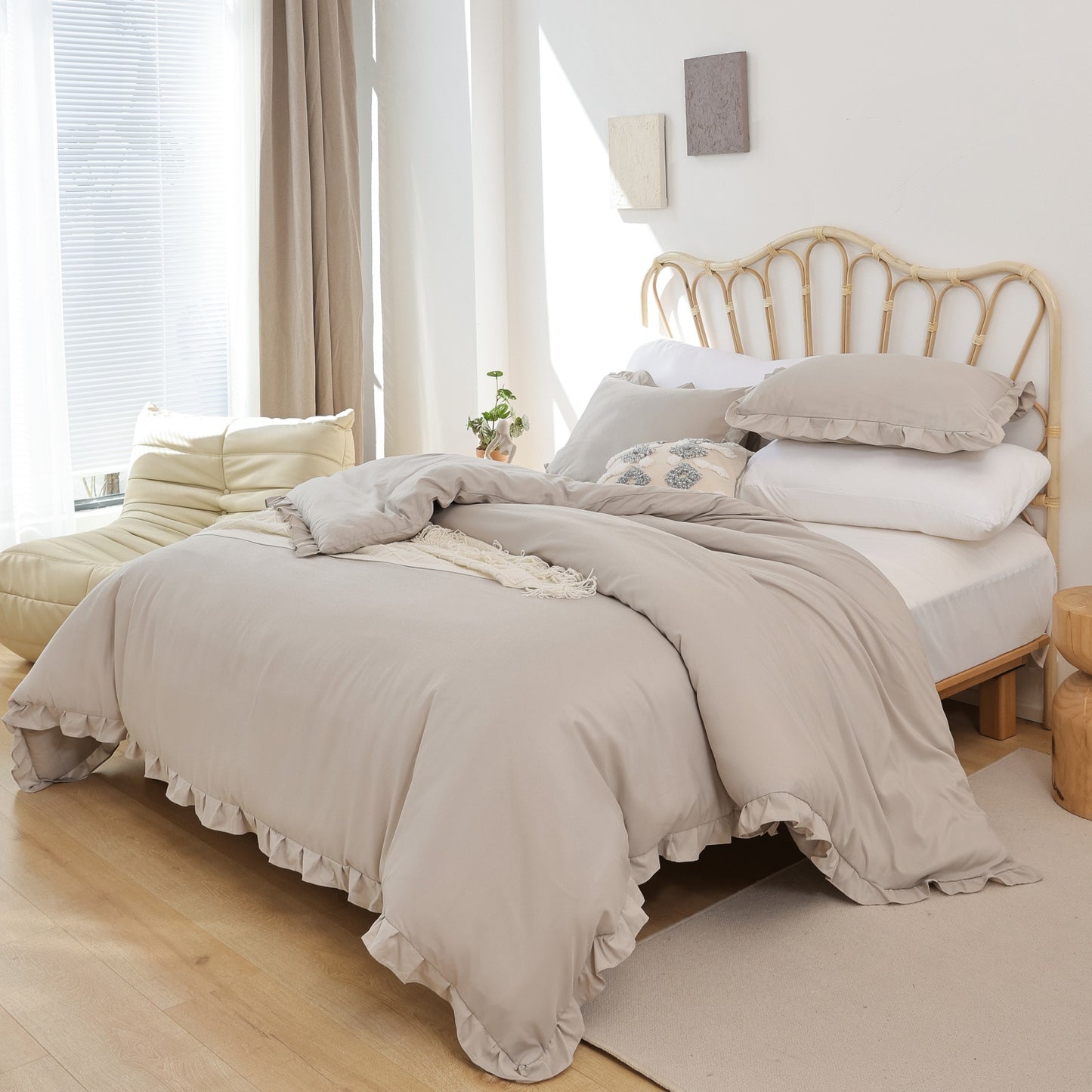 SPRINDAY Ruffled Queen Comforter Set, 3 Piece Bed in a Bag Soft Fluffy Comforter Set For All Season
