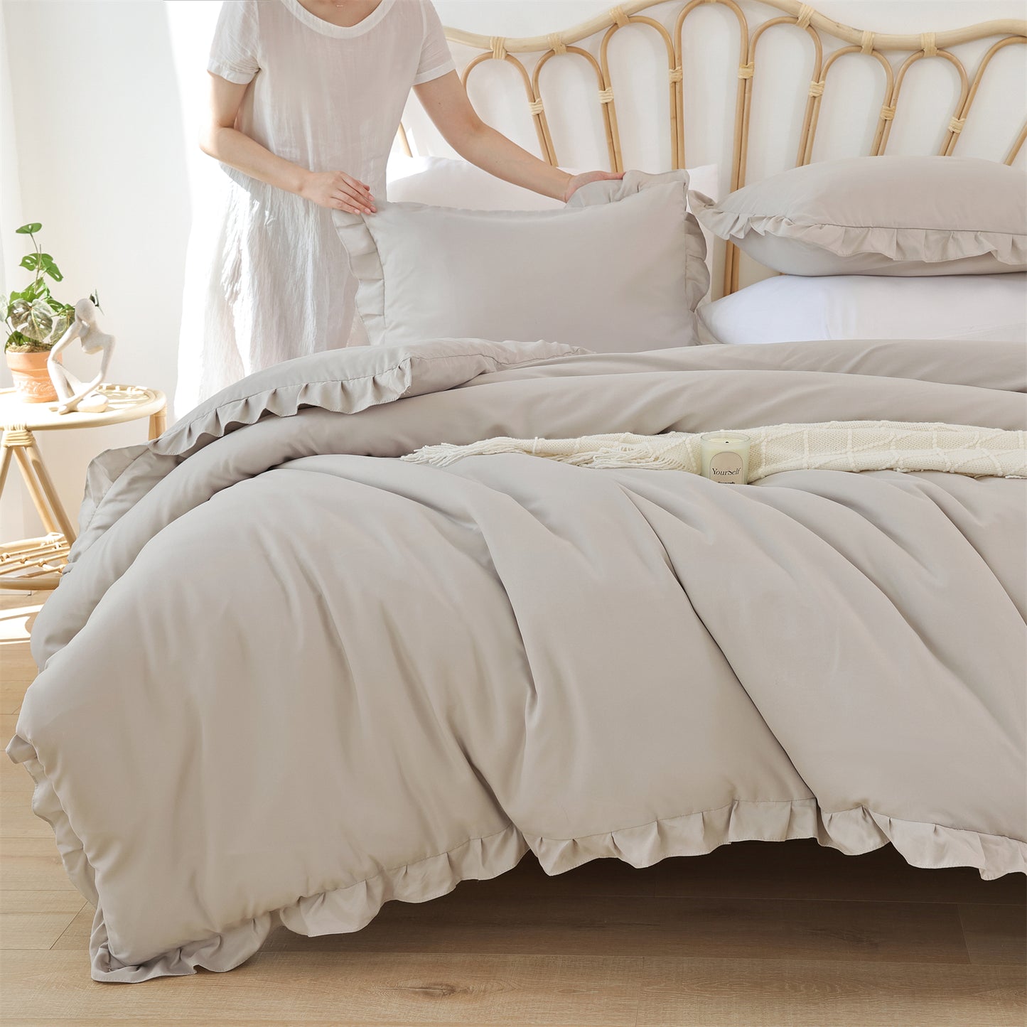 SPRINDAY Ruffled Queen Comforter Set, 3 Piece Bed in a Bag Soft Fluffy Comforter Set For All Season